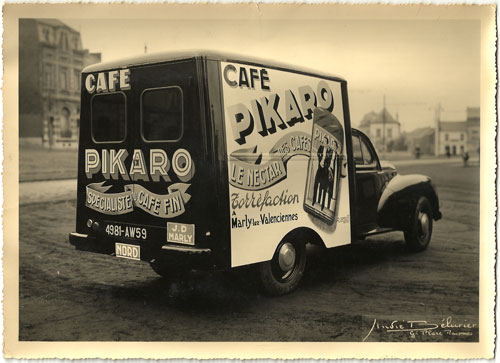 Le camion de livraison des cafés Pikaro dans les années 30